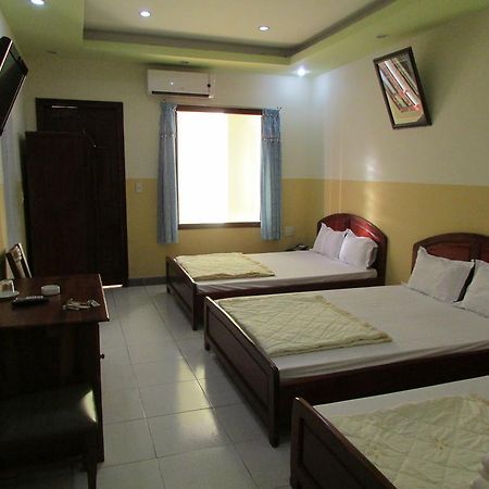 Hung Thinh Hotel Куинён Экстерьер фото