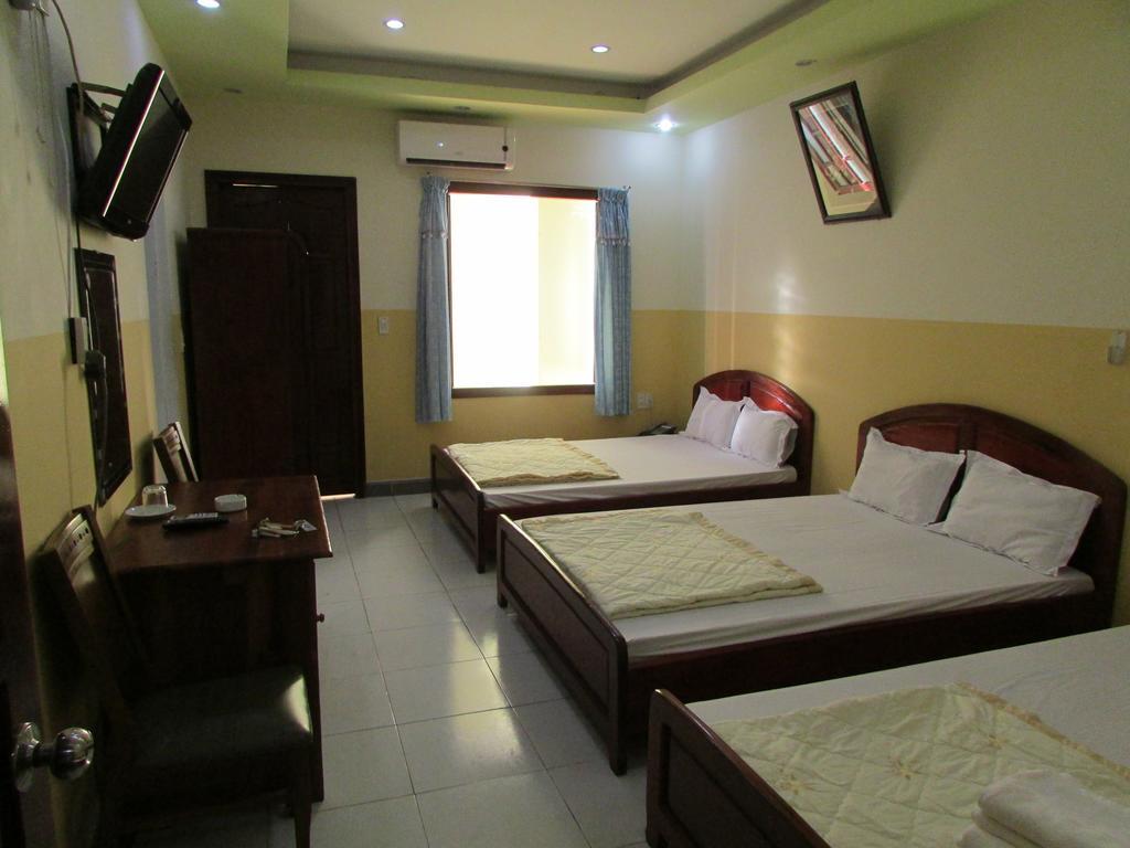 Hung Thinh Hotel Куинён Экстерьер фото