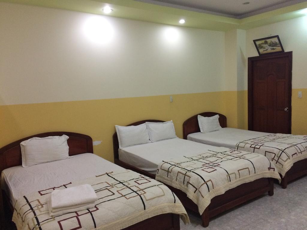 Hung Thinh Hotel Куинён Экстерьер фото