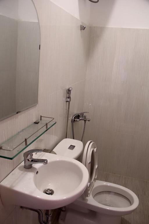 Hung Thinh Hotel Куинён Экстерьер фото